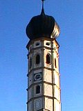 Johanneskirche nahe der Autobahn